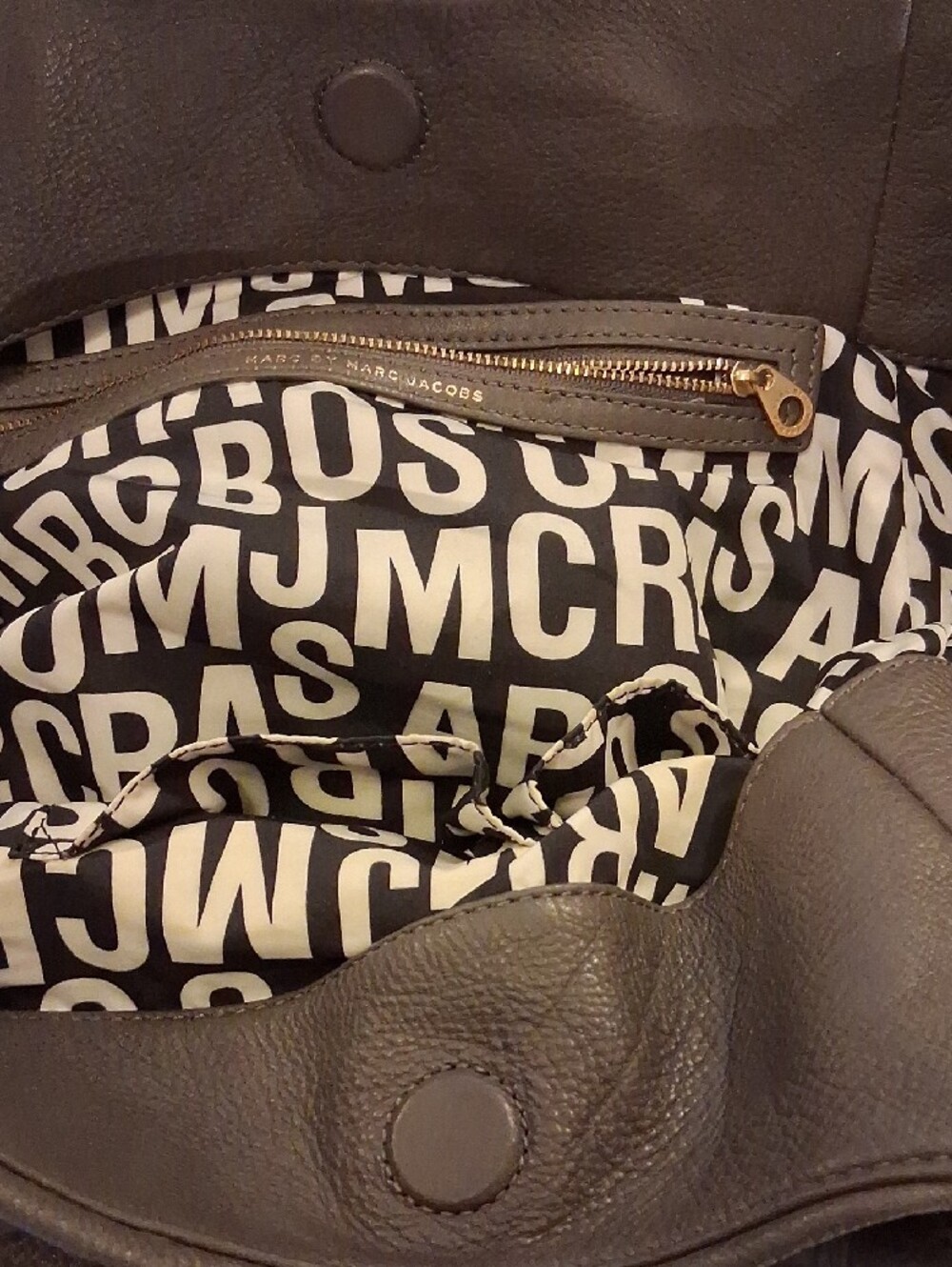 Vintage Large Marc Jacobs Grey Leather Shoulder Tote with Gold Plaque Key Chain - Picture 3 of 5